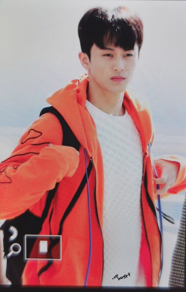 _onlylookatme's tweet photo. 191101 #Mark #마크 long time no see https://t.co/3Rcm2VVKNj