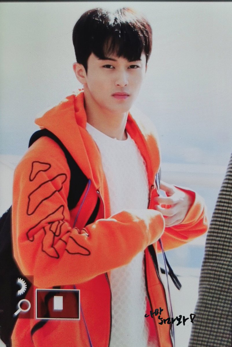 _onlylookatme's tweet photo. 191101 #Mark #마크 long time no see https://t.co/3Rcm2VVKNj