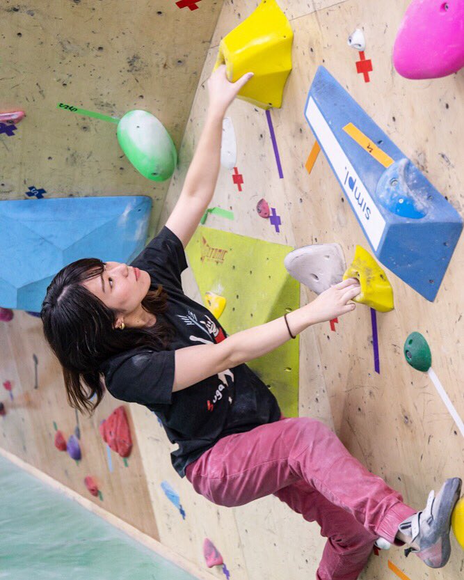 Rocky Climbing Fitness Gym 本日のロッキー女子クライマーファイル Na7mie店舗 Jyuku Rocky 課題 Wall Buffalo 紫テープ 3級 ロッキー女子 クライマー女子 ボルダリング女子 登る女子 クライマー女子募集中 Climbing Bouldering T