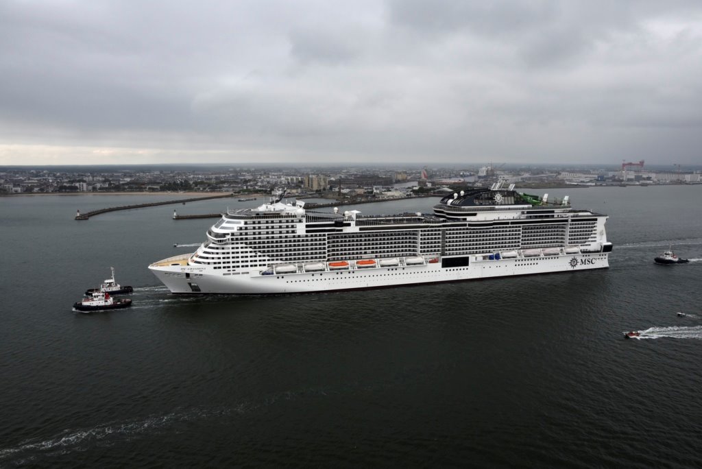 De milieuvriendelijke AIDAmar is alweer naar Hamburg vertrokken. Maandag zien we MSC Grandiosa, een van de schoonste schepen ter wereld. Lengte: 331 m, breedte: 43 m, 4888 passagiers). Ze meert maandag rond 10 uur aan en vaart dinsdagochtend af.
