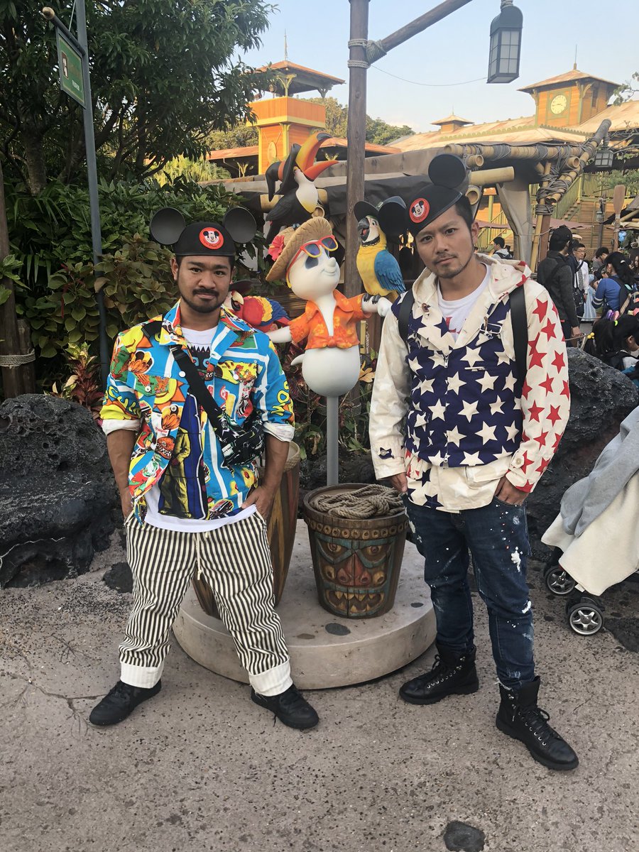 Yoshiyuki ディズニーシーの次の日は ディズニーランド行きました ポリネシアのディナーショーで キャラクター達と触れ合いました Yoshiyuki ディズニーシーの次の日は ディズニーランド行きました ポリネシアのディナーショーで キャラクター達と触れ合いました