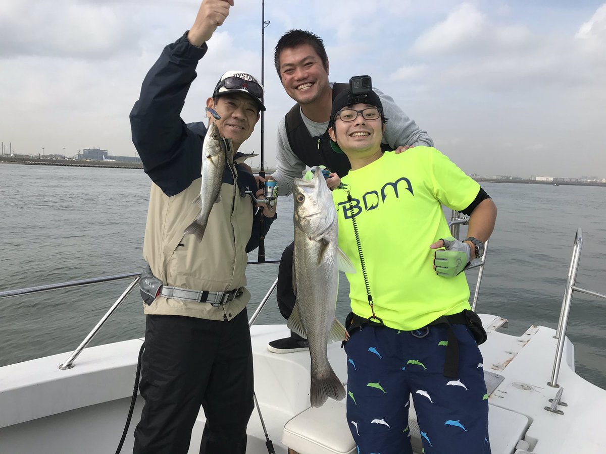 ট ইট র Sea Floating シーバス釣りで 吉本芸人のfujiwaraの原西さんが遊びに来て下さいました 釣りも慣れており 気さくでいい人 Sea Floating 横浜 横浜遊漁船 釣り 釣り船 くるーじんぐ クルージング 釣り好きな人と繋がりたい クルージング