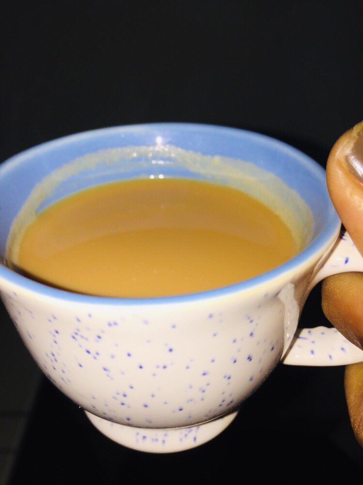खुद से चाय बनाई और पी ली मैंने...
बिन तेरे छुए हमेशा फ़ीकी ही लगी..
❤️❤️

#chaipeelo #chai_lover #shaamkichai