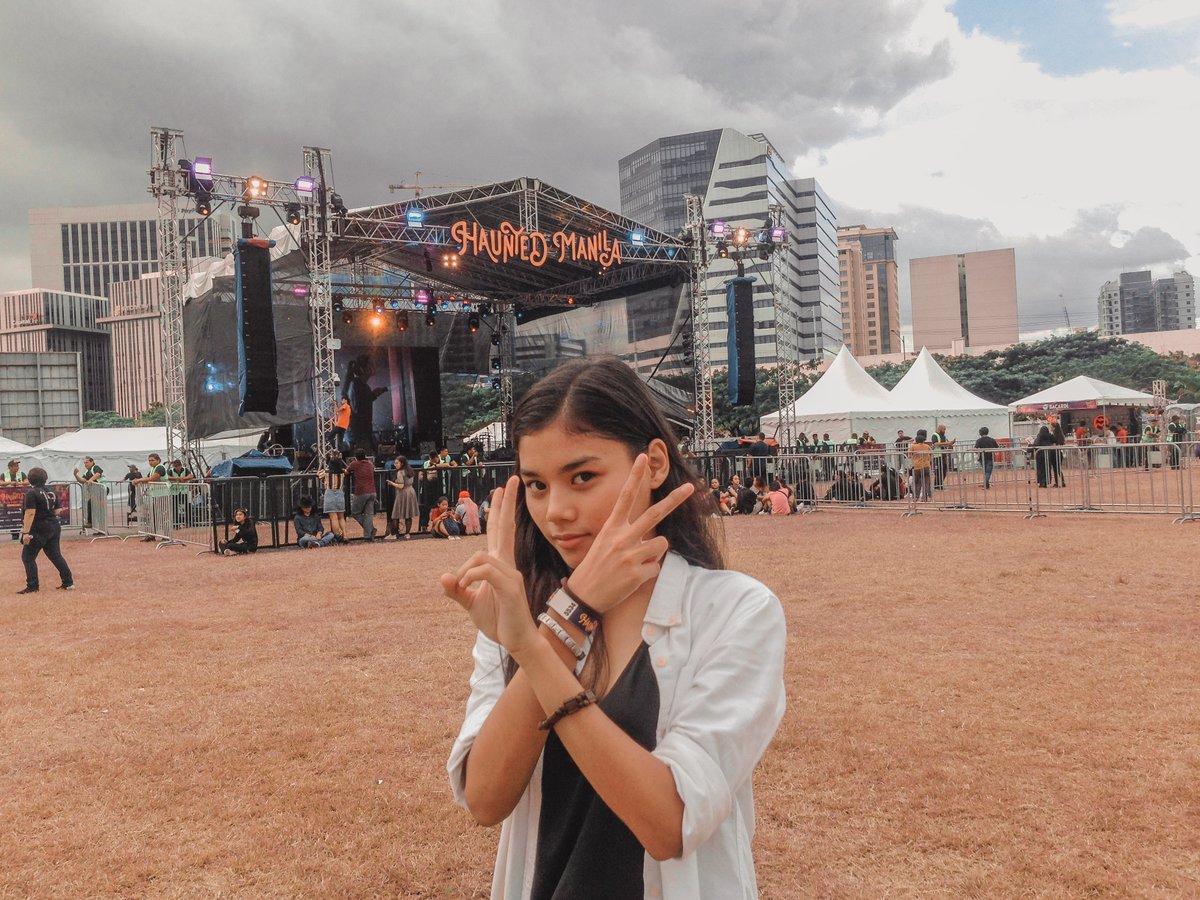 isntsheelvly's tweet photo. when we want mood experiences, we go to concerts. 💫
#HauntedMNLFest 
#HauntedManilaFestival https://t.co/3dbhiy8lHT