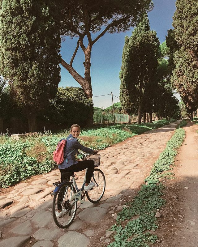 lytcheetv's tweet photo. 🇨🇭🇫🇷Es-tu plus vélo de route ou VTT?
.
.
Quoi de mieux qu’une balade à vélo le long de la Via Appia Antica pour vivre une expérience authentique et décontractante? .
.
🇬🇧 Are you more road biking or mountain biking?
.
.
What's better than a bike ride alo… https://t.co/8EJJWp6qY4 https://t.co/hhIog4ePaG