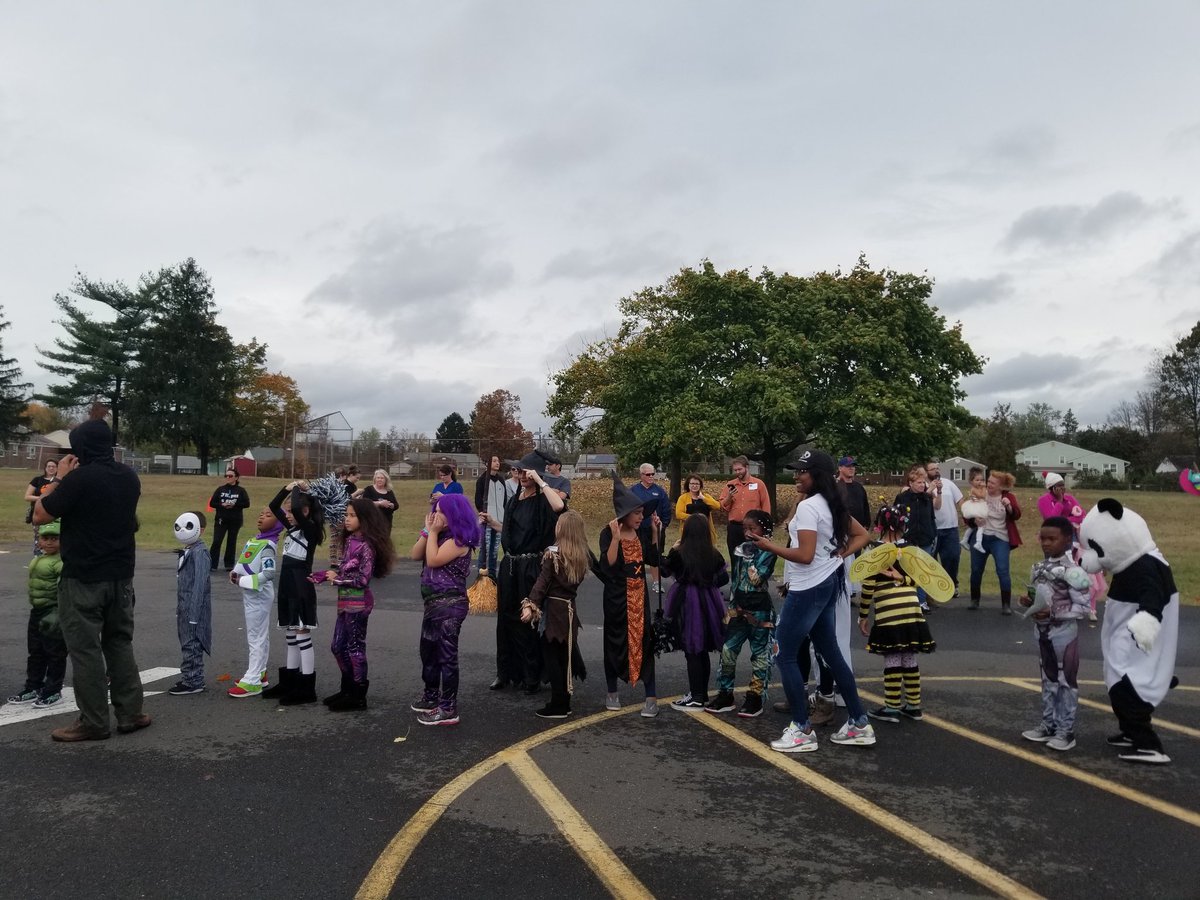 shasharaa1983's tweet image. Magowan school rocks! The fun never stops.#MES #EPTSD