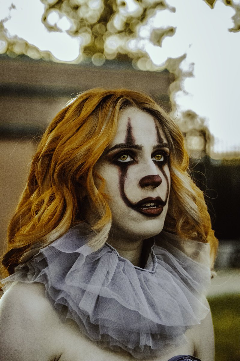 lorijordanworld's tweet photo. Happy Halloween 🎃 did a pennywise photoshoot. Follow my Instagram for more of my work. @lorijordanworld .🤡🤡 #Pennywise #it #Halloween #photography https://t.co/03FOHLxlIF