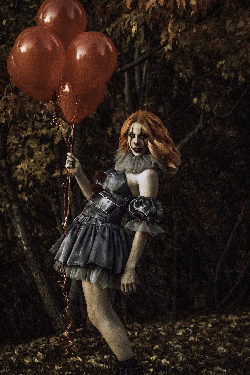 lorijordanworld's tweet photo. Happy Halloween 🎃 did a pennywise photoshoot. Follow my Instagram for more of my work. @lorijordanworld .🤡🤡 #Pennywise #it #Halloween #photography https://t.co/03FOHLxlIF