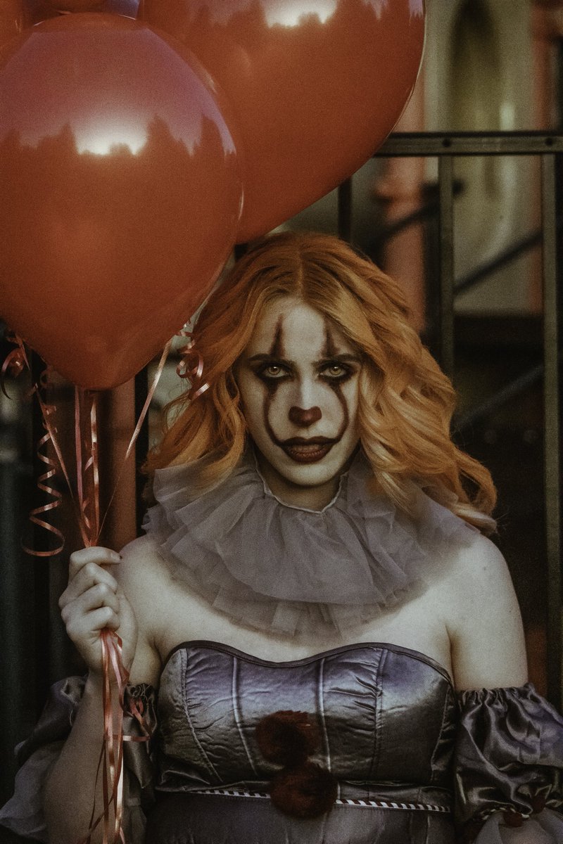 lorijordanworld's tweet photo. Happy Halloween 🎃 did a pennywise photoshoot. Follow my Instagram for more of my work. @lorijordanworld .🤡🤡 #Pennywise #it #Halloween #photography https://t.co/03FOHLxlIF