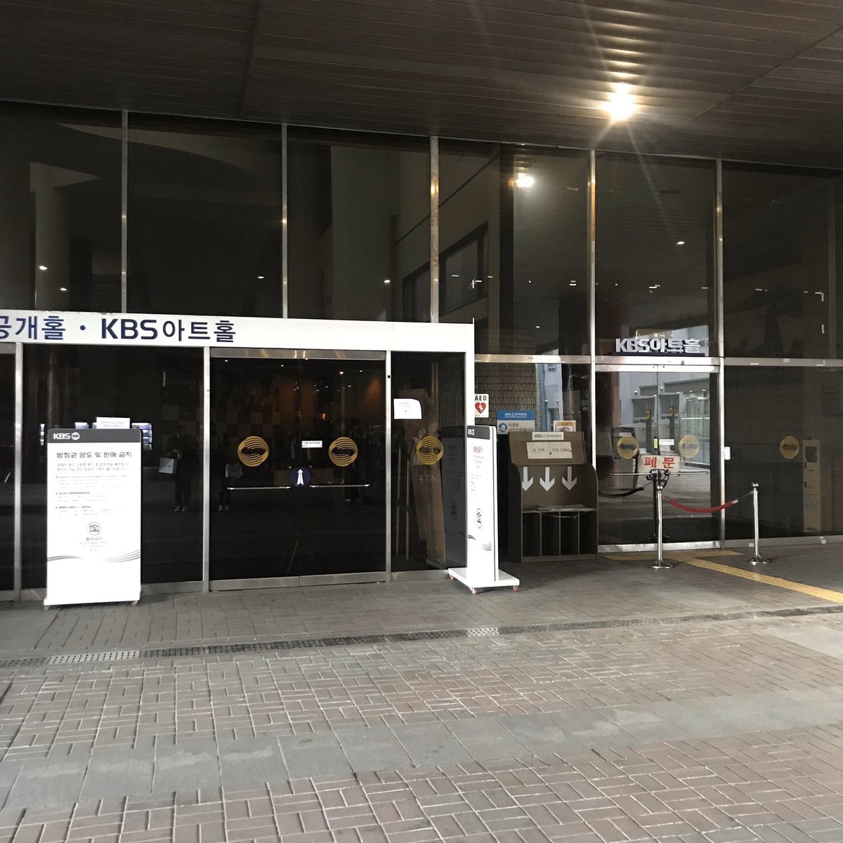 레블리 STAFF tweet media