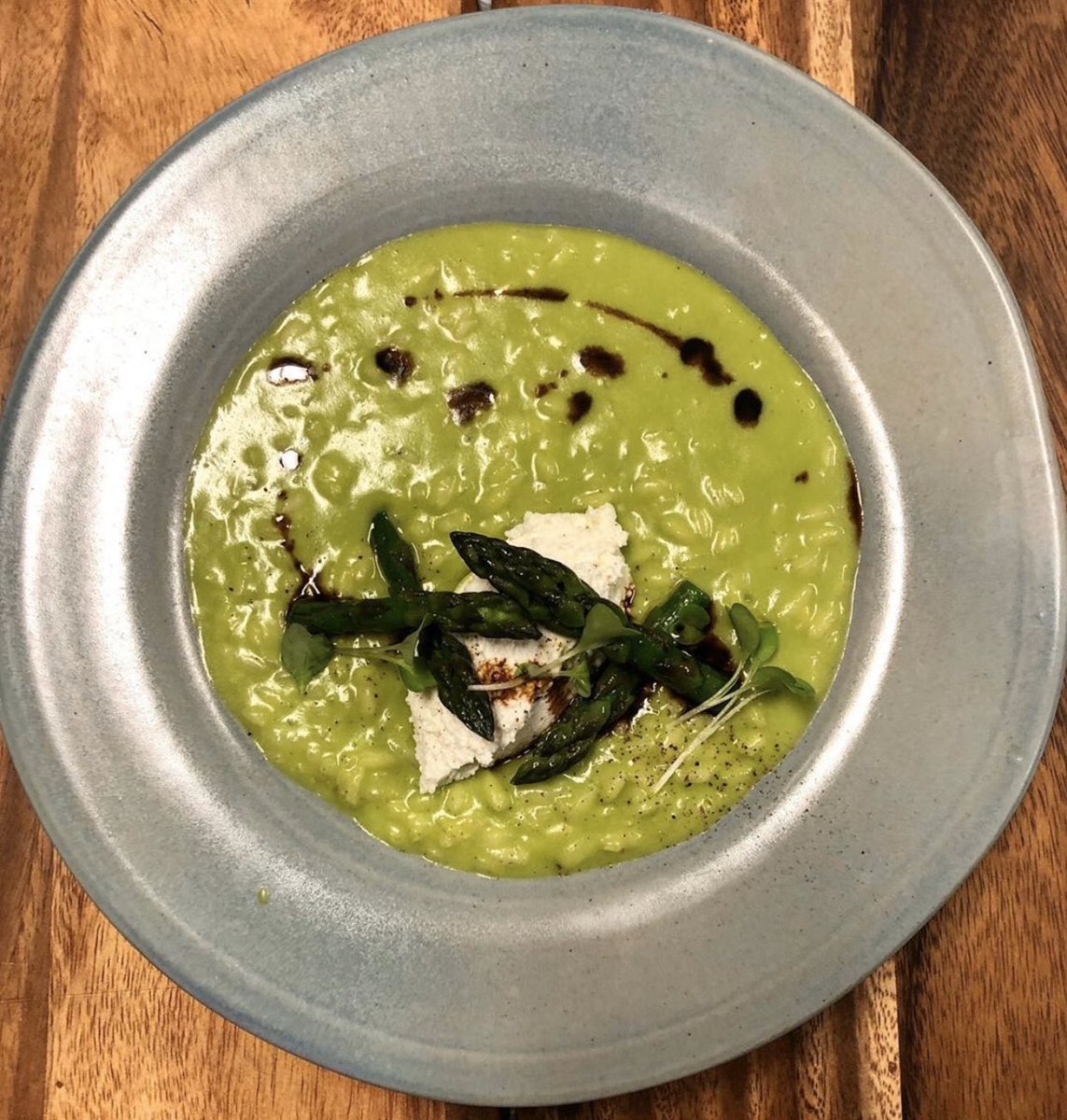 mantecatosyd's tweet photo. Asparagus risotto served with fresh buffalo ricotta cheese💫#risotto #glutenfree #italian #sydney #dinner #sydneyeats #sydneyfood #sydneyfoodie #balmain #mantecatorisotteria https://t.co/wwDhY8zBcN