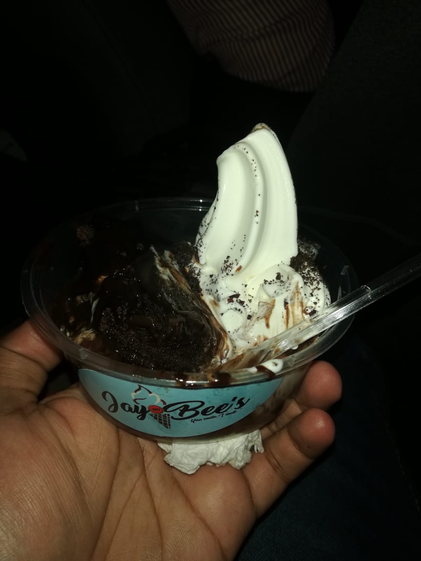 kaptanPakistan's tweet photo. One of the best Ice Cream in Lahore
#Jaybees
Really amazing 😍 taste of jay bee’s we enjoy 😋 it alot z
😍👍ٹھنڈی گرم Brownie & Ice Cream
@madiha_masood https://t.co/y18cOr9m0w
