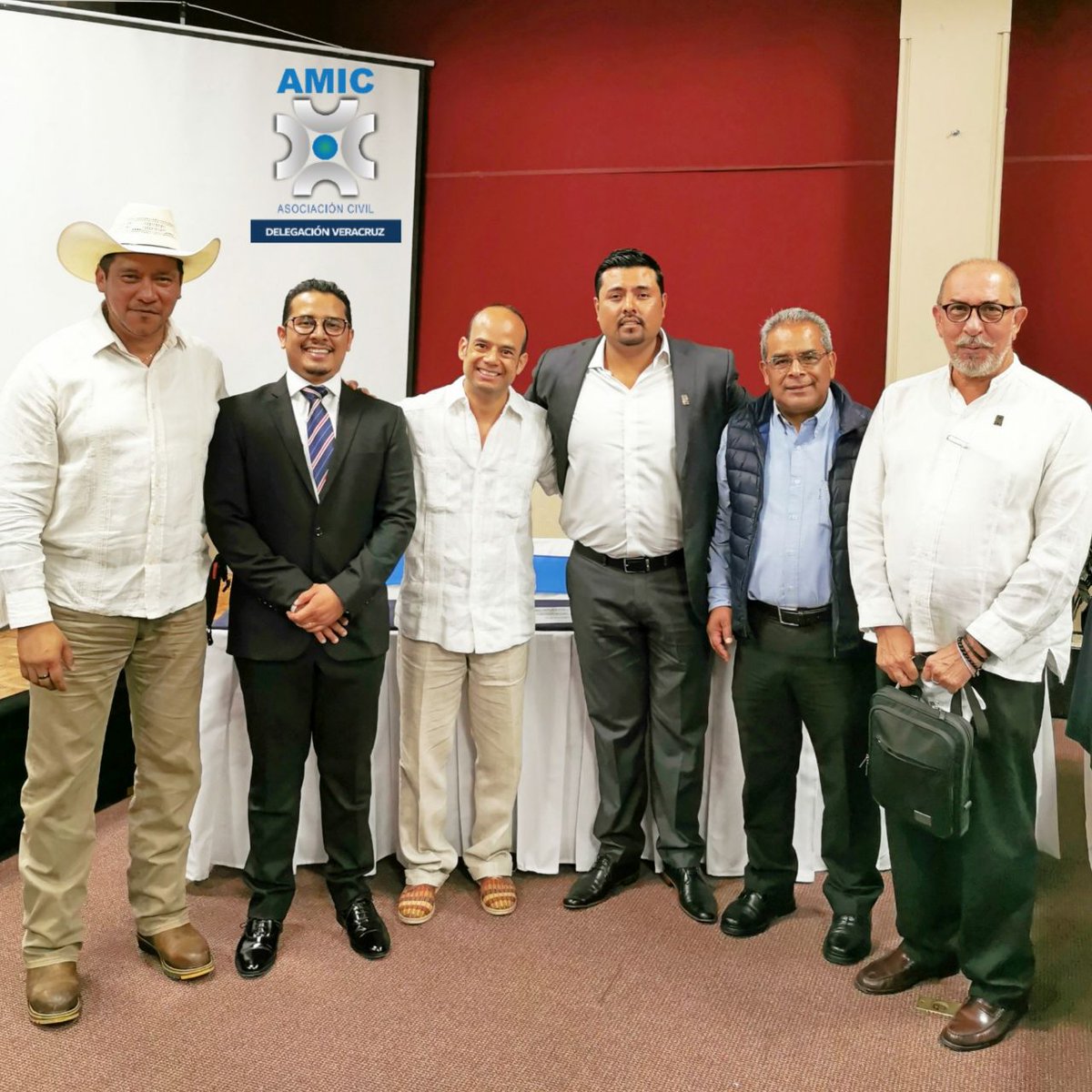#AMICVeracruz presente en la Toma de Protesta del Comité Directivo Estatal de <a href="/AmicOaxaca1/">@AmicOaxaca</a> para el periodo 2019 - 2022, encabezada como Presidente el Lic. Héctor Javier Chávez Rosales. Presente también nuestro Presidente Nacional, Ing. <a href="/rigarciadeleon/">Ricardo García de León</a>

#SomosAMIC