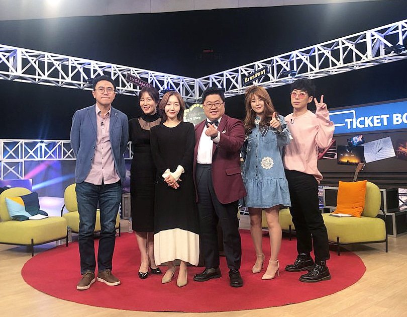 📢 오늘 밤 8시 30분 tbs '공연에 뜨겁게 미치다'에 김금나 배우가 출연합니다!😄

공연에 뜨겁게 미치다에서 김금나 배우와 함께 뮤지컬 &lt;드라큘라&gt;의 매력과 관전 포인트들을 집중 탐구하는 시간을 가져보았습니다!😆👏

오늘 밤 8시 30분 놓치지마세요🥰💕⠀

#뮤지컬드라큘라 #김금나