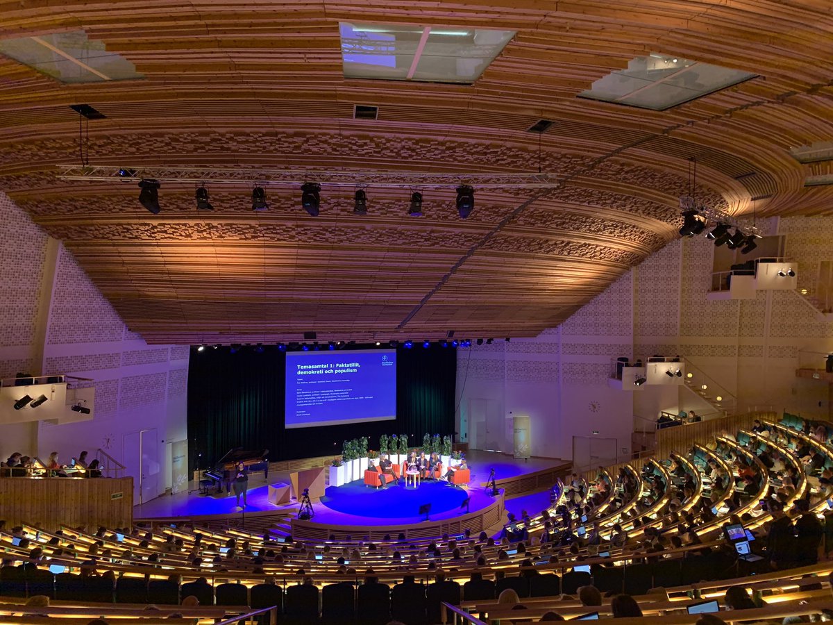 Stockholms_univ's tweet photo. Missade du #HållbarhetsforumSU eller vill du ha en favorit i repris? Nu kan du se filmer från programpunkterna på https://t.co/uCktkob33C @JKuylenstierna @JonasEbbesson @LineGordon @vgalaz @AWikforss https://t.co/JQFKCPcL6C