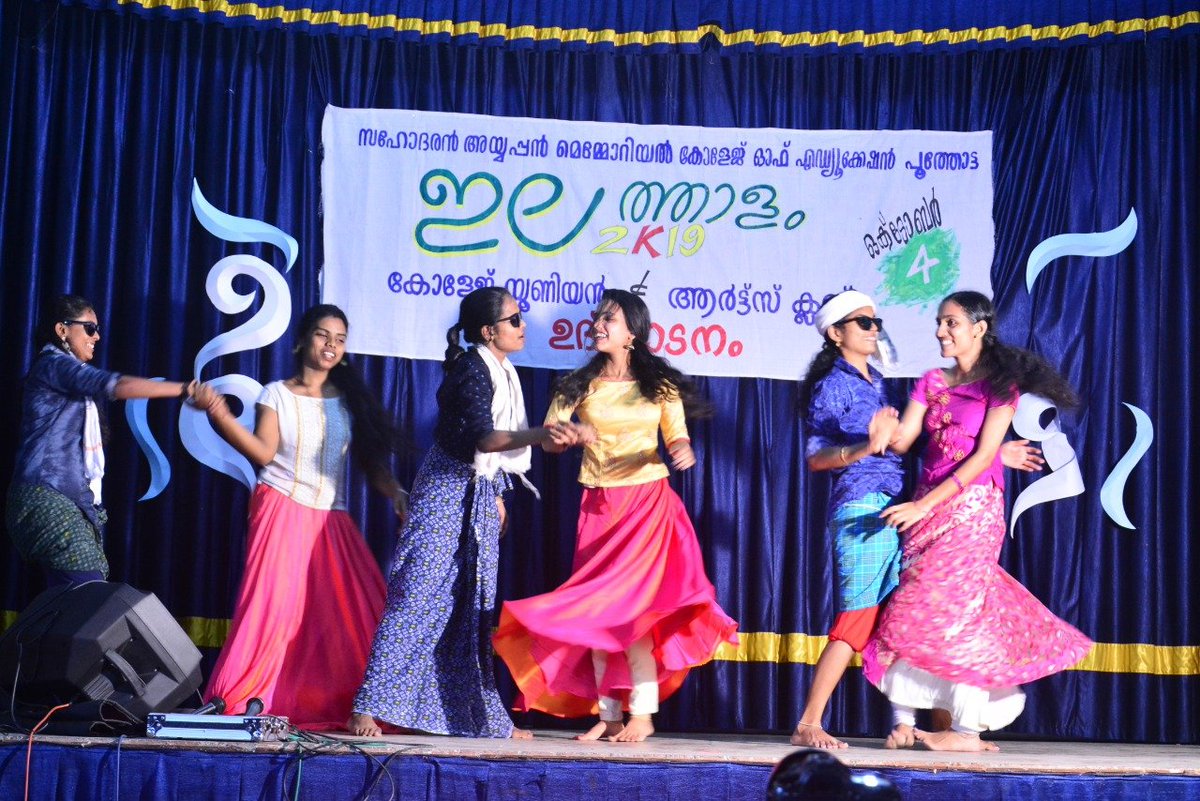 SahodaranE's tweet photo. The students of the college presented various art forms to make the celebrations more colorful and engaging. #Artsday #SAM #talent #Fun https://t.co/ZEsKFQe0Cg