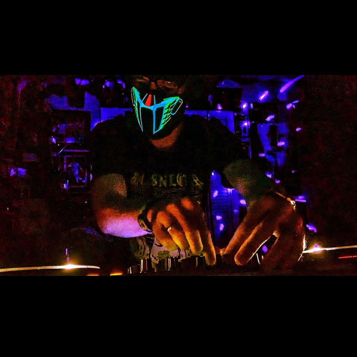 TEskridgeMWW's tweet photo. Halloween DnB / Neurofunk Jams!! ππ§πππ #dnbnation #darkdrumandbass #dnbfamilycrew #dnbfamily #dnb #drumnbass #drumandbass #drumnbassmusic #neurofunk #neurofunkβ€οΈ #neurofunkdnb #neurofunkdrumnbass #liquidrobot #rekordbox #dj #djproducer #pioneerdj #soundcloud #halloween https://t.co/i04xfYxYZU