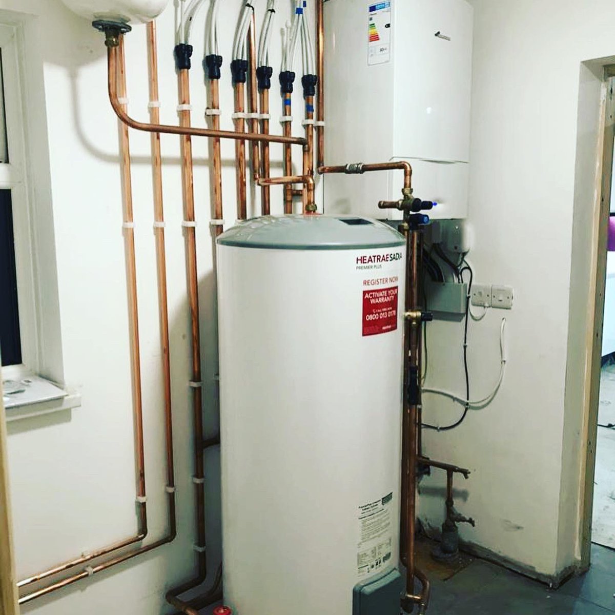 ARVGroupLTD's tweet photo. 4 zone system complete with underfloor heating. 

BOILER: @WorcesterBosch 
UNDERFLOOR HEATING: Emmeti @tradeunderfloor 

#copper #boiler #heating #talonclips #plumber #plumbinglife https://t.co/iPKEi2pmzf