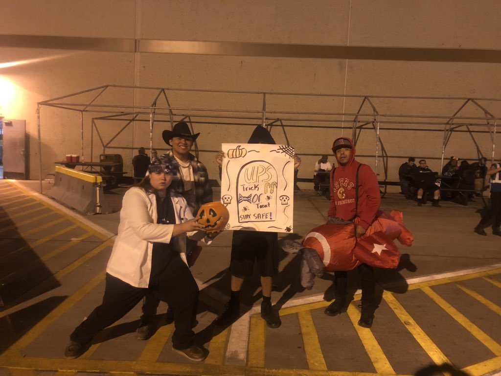 EhrhardtZak's tweet photo. Ontario twilight Halloween activity! The committee explained to employees how to stay safe during Halloween and call a 3rd party if you need a ride home ! #HalloweenSafety #StayCalmHaveFun  @jrindafernshaw @OntarioPMDiv @hrbobbyups @melirere https://t.co/hVd6SQWdom