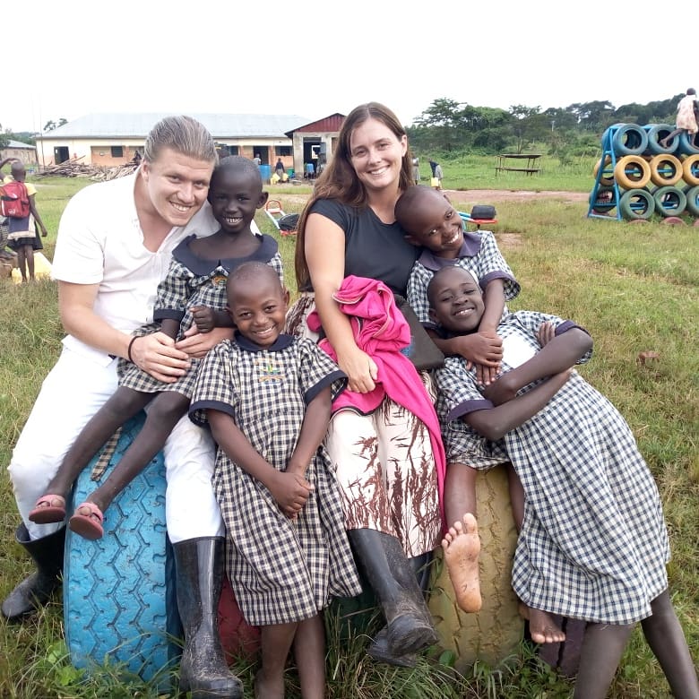 wellsofhope's tweet image. This is what a fun-filled day is like. Yesterday was one of the many as the children spent more time with Elise and Eric, our new interns😄
#hangingoutwithchildren
#funfilledday

#HappyNewMonth