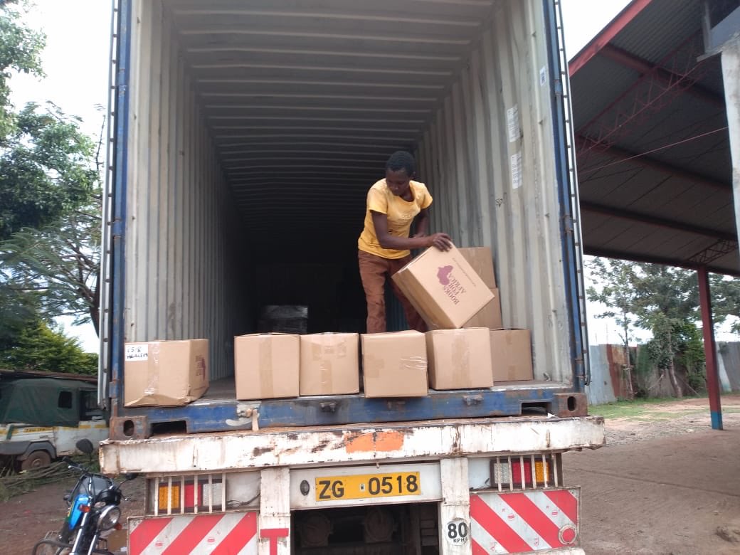 wingitup_cbo's tweet photo. Yo, this right here is a dream come true. We embarked on the container project in 2017 when @winitah was in @UMNews and networked with @BooksForAfrica during her @WashFellowship. Dreams are made of these: @richard_WIUK https://t.co/Sd0H04wimb