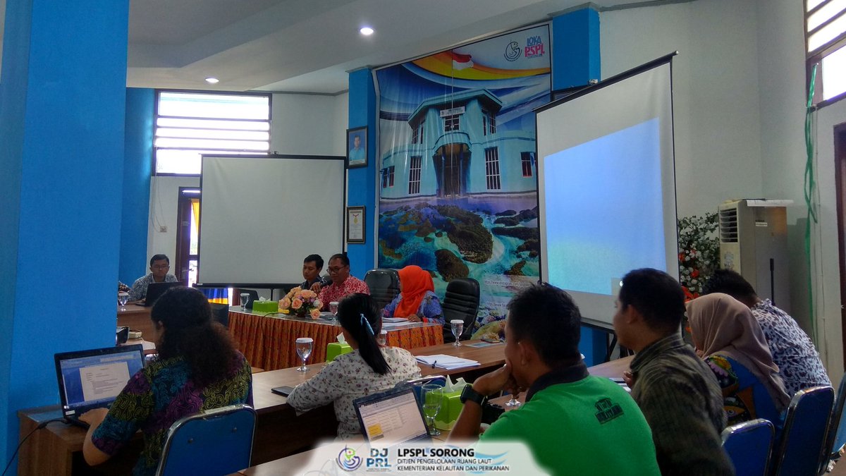 lprlsorong's tweet photo. Hai #SahabatBahari 1 November 2019  LPSPL Sorong mengikuti kegiatan Asistensi pembangunan zona integritas menuju wbk wbbm oleh inspektorat jendral 1 KKP di kantor LPSPL Sorong

#TimurBersinar #TraKosong #LindungiTorang #DJPRLKeren https://t.co/S6v3o2Vp8g