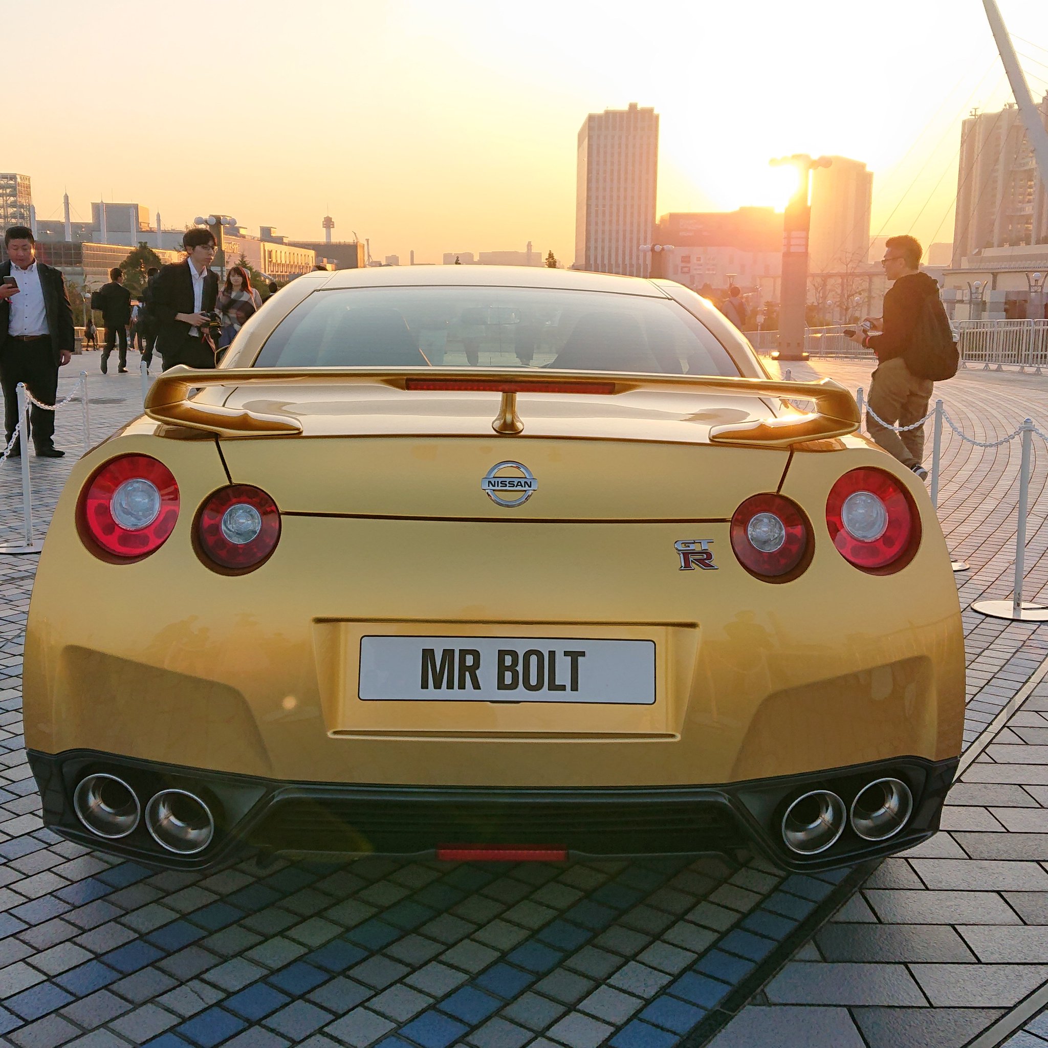 ツナ缶々 Tuna Can ウサイン ボルト氏がプライベートで購入したgtrだそうです ボンネット部分に彼のサインが書かれています