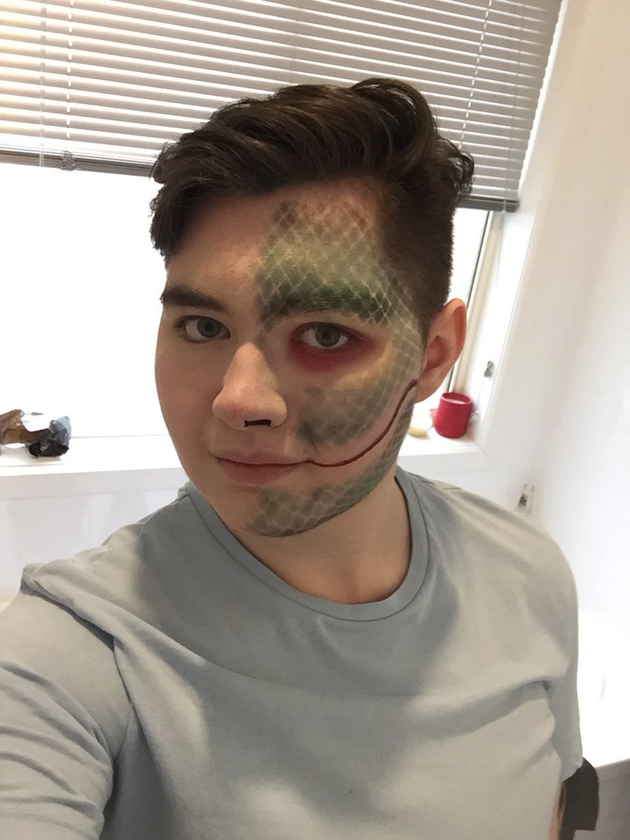 ExploringNebula's tweet photo. Couldn’t decide whether I wanted to be Patton or Deceit from @ThomasSanders Sanders sides this Halloween and then I remembered, I didn’t have to choose! So happy with the scales! https://t.co/oFCsQgYJQv
