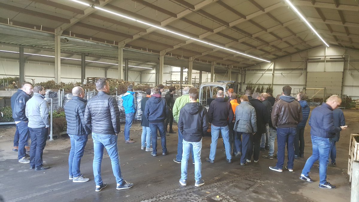 TwanWubbels's tweet photo. Gisteren 35 man vanuit @Compas_Agro en Boomteeltstudieclub Horst ad Maas mogen ontvangen op onze fabriek in Grobbendonk. 's Middags de praktijkervaringen met #DCM kunnen bekijken bij Boomkwekerij Lodders en in de BIO-hoek bij Boot &amp; Dart. Leuke en interactieve dag! @dcmnederland https://t.co/F8mqWuIPBS