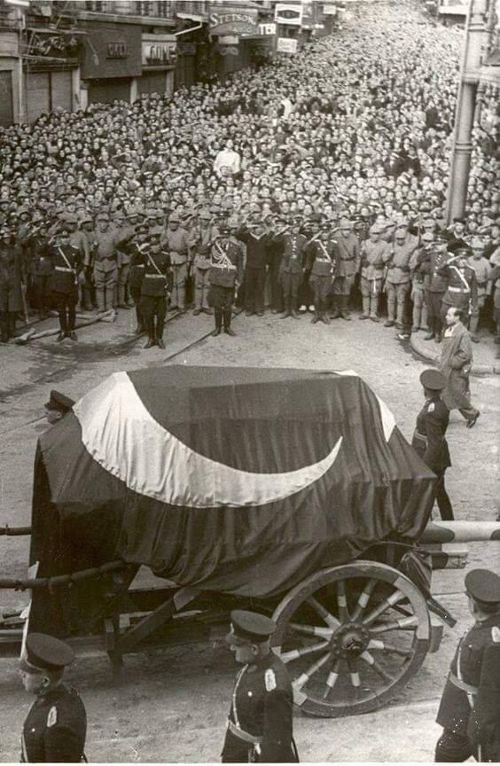 beyazpaylasim's tweet photo. Büyük hasretle ve derin samimiyetle...
Fikirler ölmez. Rahmet olsun... https://t.co/tujUaD0wIQ