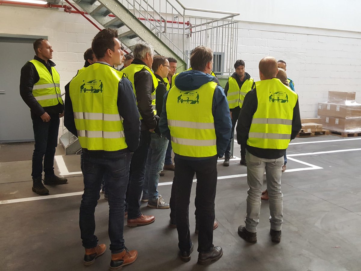 Gisteren 35 man vanuit <a href="/Compas_Agro/">CompasAgro</a> en Boomteeltstudieclub Horst ad Maas mogen ontvangen op onze fabriek in Grobbendonk. 's Middags de praktijkervaringen met #DCM kunnen bekijken bij Boomkwekerij Lodders en in de BIO-hoek bij Boot &amp; Dart. Leuke en interactieve dag! <a href="/dcmnederland/">DCM Nederland</a>