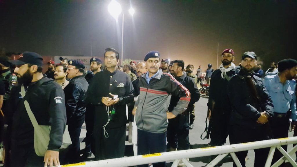 policediary15's tweet photo. We serve for the #Nation at any Cost.... #Shahbash Islamabad Police and #Dc Islamabad.. 
@ICT_Police @dcislamabad @SSPITP https://t.co/bVlD8fG9Wn