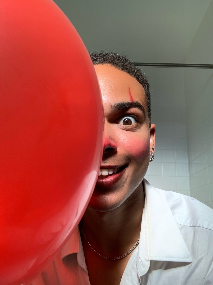 zacgamble's tweet photo. meet Pennywise, the Dancing Clown 🎈 https://t.co/ZSwOzKixfj