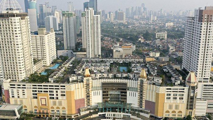 AlexandreMurer's tweet photo. 72 pavillons en toiture d'un centre commercial de 10 étages : c'est la folie du quartier suburbain de Cosmo Park à #Jakarta, entre rêve pavillonnaire et renouvellement urbain https://t.co/47ZAwMfcVb