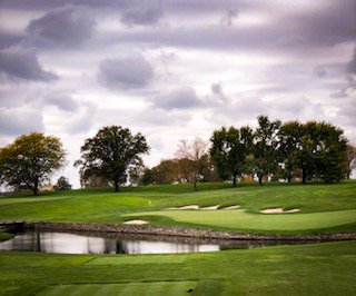 GoForeItComm's tweet image. 🏌 The 17th at Scioto C.C. is a 202 yd Par 3 with water in front and many protective bunkers. What club would you hit?
Since 1916 Scioto has hosted 6 major championships and been one of the country's best venues. #Top100