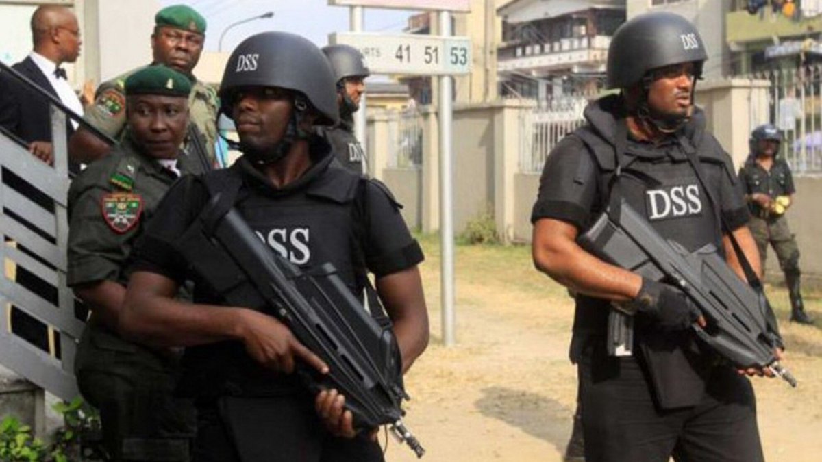 SaharaReporters's tweet photo. How Policemen Sabotaged DSS Intelligence Report On Boko Haram -#DSS Sources | Sahara Reporters
A top and reliable security source in the DSS on Friday said the report was accurate. @PoliceNG 
READ MORE: https://t.co/6f9R7Gpewi https://t.co/C6gtDEAHLu