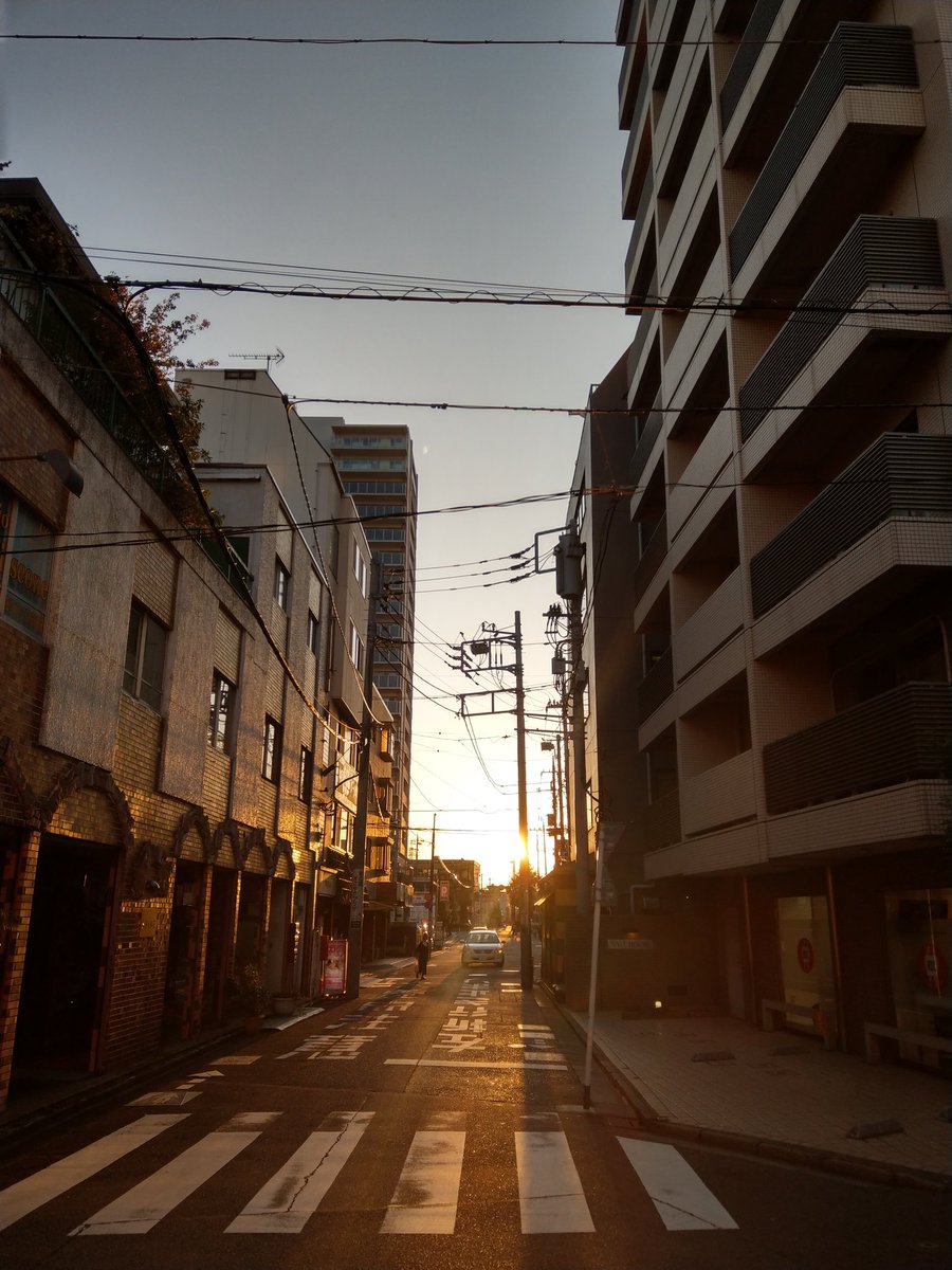 suspici75927384's tweet photo. 夕焼けが綺麗でした
全て縦写真
スマホ撮り無加工撮って出し
#写真好きな人と繋がりたい
#写真撮ってる人と繋がりたい
#HTV33
#HTC
#夕焼け
#イマソラ https://t.co/0hDQnuQ3YB