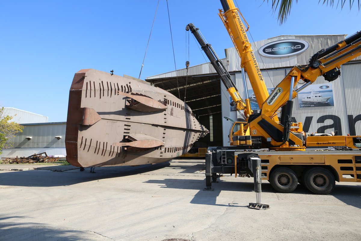 BeringYachts's tweet photo. Hull turning of Bering 73. Length overall 22.25 m. Soon she will be ready to cross the sea in range 4,000 nautical miles at cruise speed 9 knots. #bering #hullturning #hull #coastal #bering73 #shipyard #steelhull #steelboat #customyacht #steelyacht https://t.co/9Ek2h5ATEG