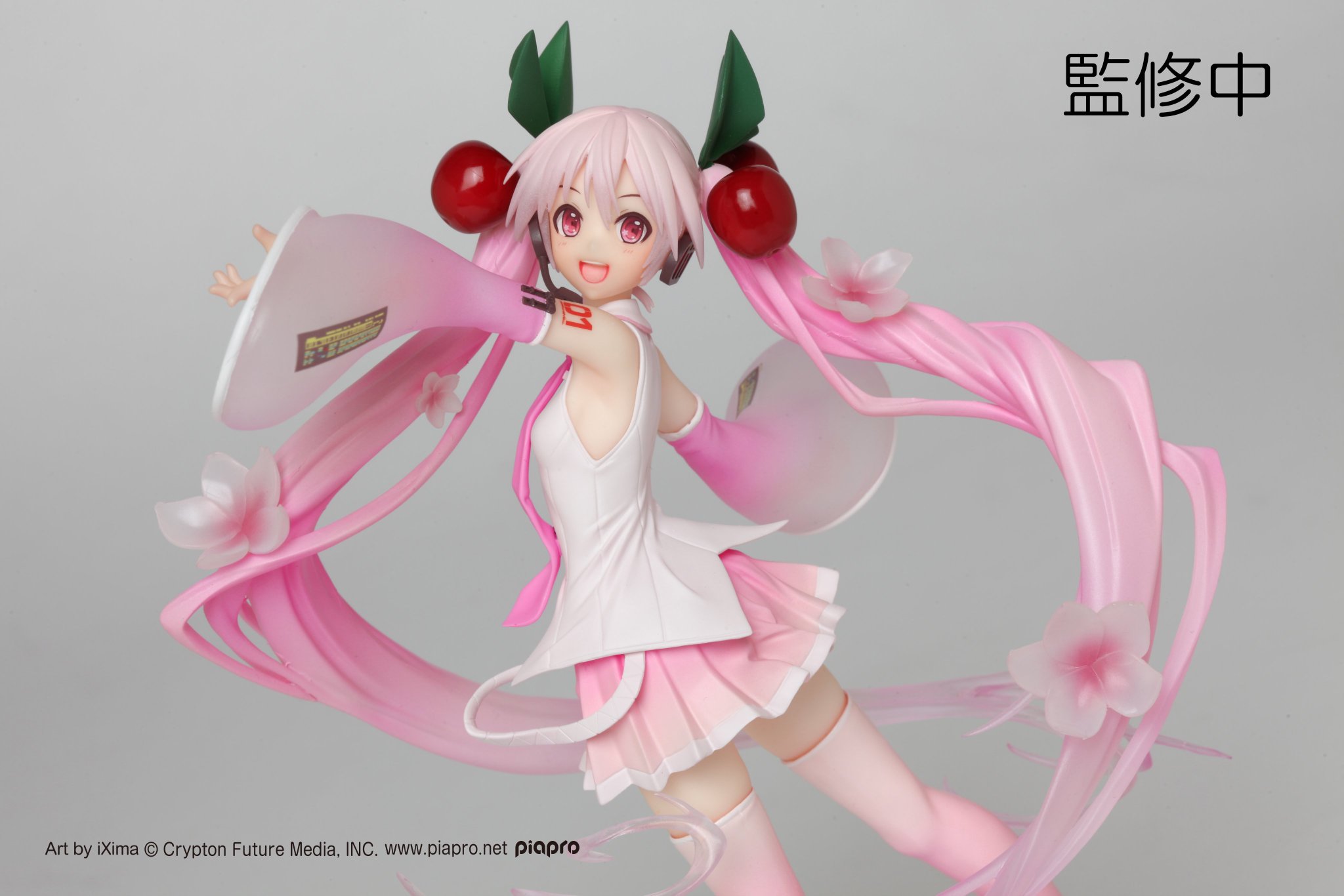 タイトートイズ 速報 桜をイメージした 桜ミク が来春もプライズ化決定 なんと Iximaさん描き下ろしのイラストを立体化 クリアの髪と袖が素敵なフィギュアです 二重螺旋のような髪の流れが美しい 見応えのあるフィギュアになっております