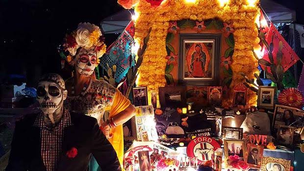 Nigromante18's tweet photo. La muerte no existe cuando las personas habitan nuestro corazón.
#DiaDeMuertos 
#EstoesMexico https://t.co/b3n38PwAtO