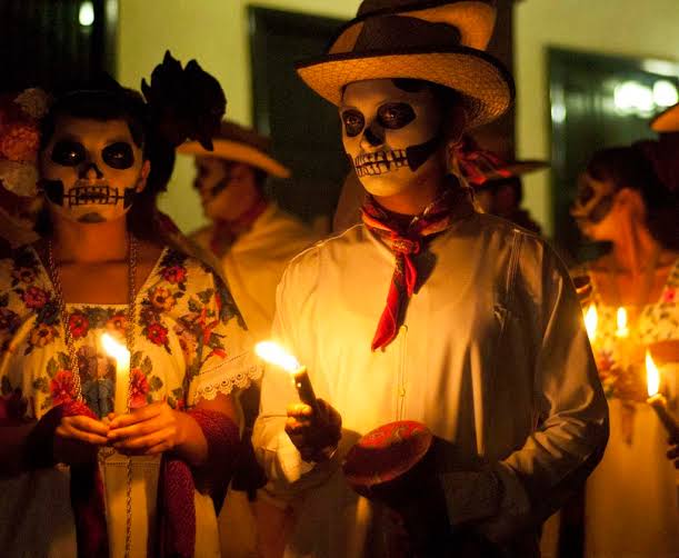 Nigromante18's tweet photo. La muerte no existe cuando las personas habitan nuestro corazón.
#DiaDeMuertos 
#EstoesMexico https://t.co/b3n38PwAtO