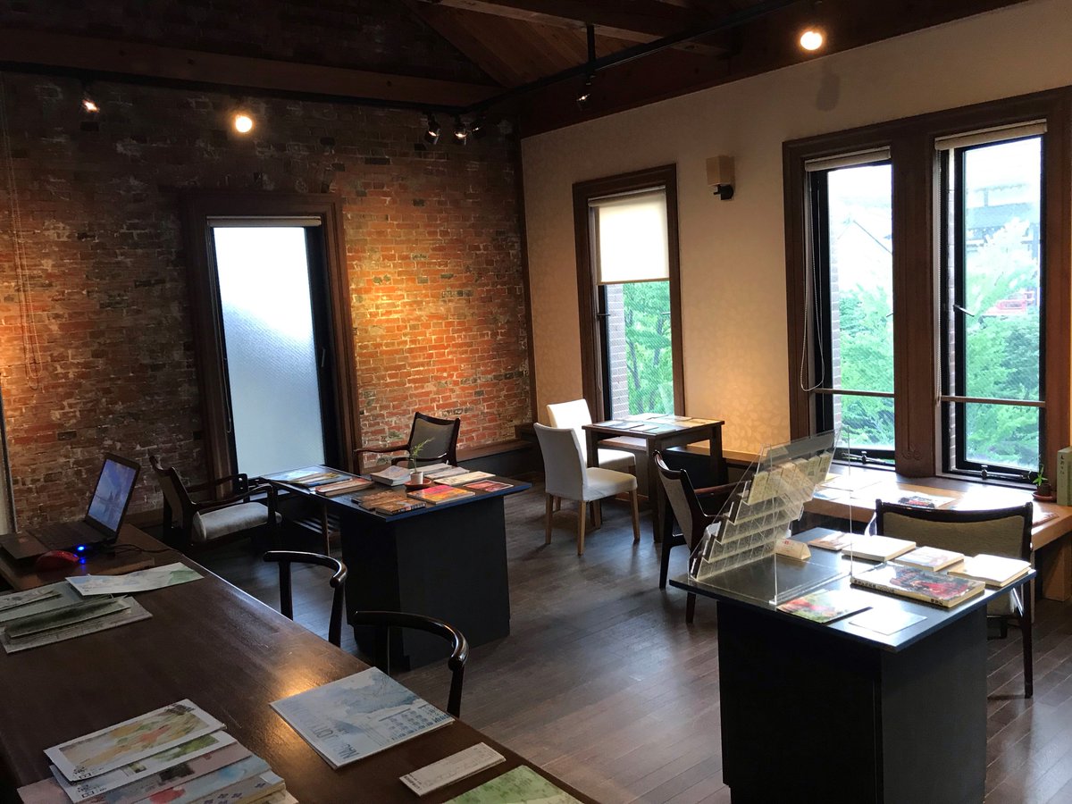 RakuchaR's tweet photo. Hi there, how was your day in Nagano? 
There's Rakucha Rengakan near Zenkoji temple.
Actually on the 2nd floor is local information space secretly..please feel free to drop by and take some rest when you got tired of walking around Zenkoji. Every Wednesday and Sunday are closed. https://t.co/wRq8bJXcA5