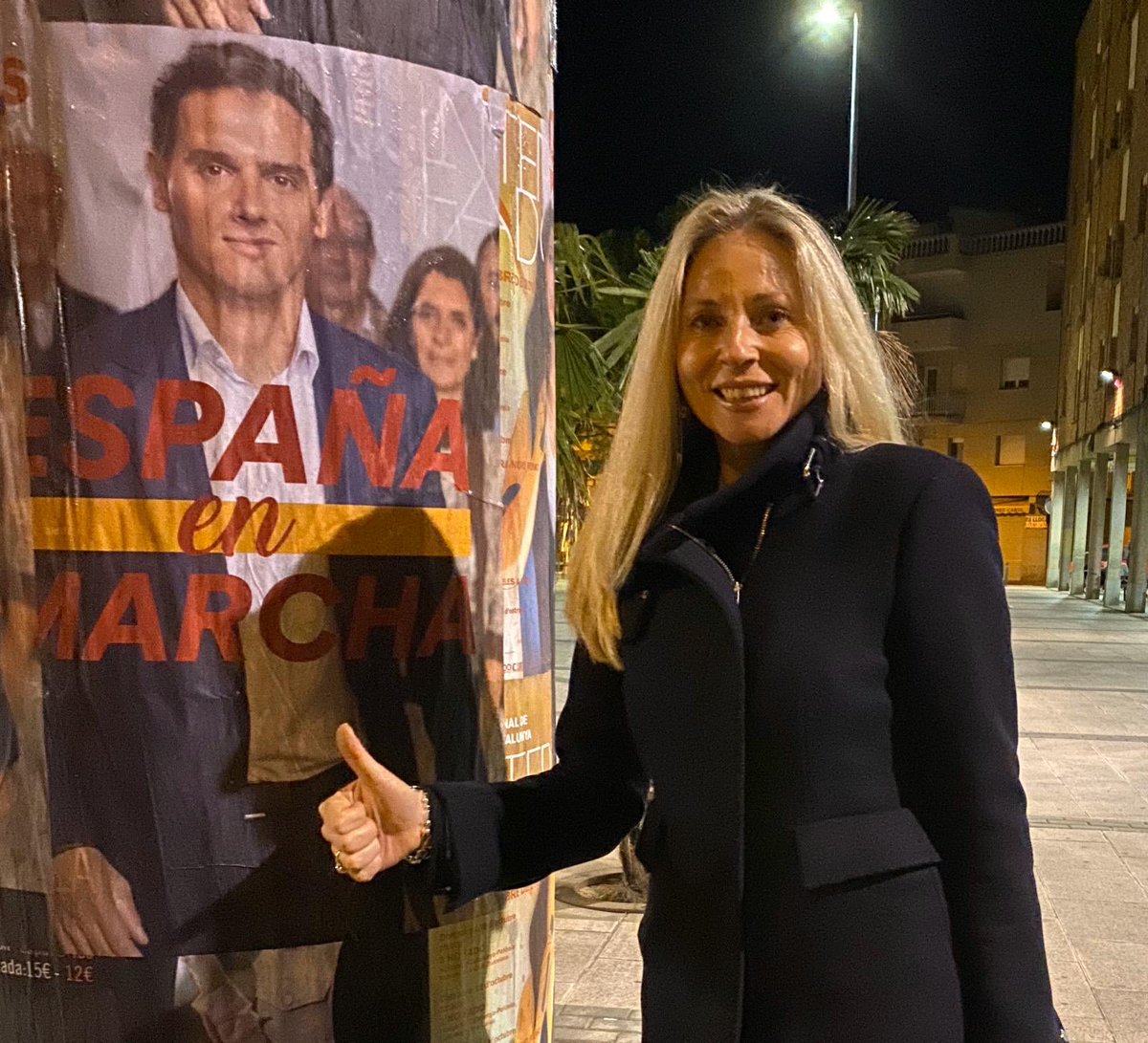 Cs_Lleida's tweet photo. 🍊 Hoy hemos iniciado la campaña con la típica pegada de carteles en el Secà de Sant Pere, con la candidata @mariaburrel y varios afiliados.
🗳Este #10N  hagamos que Cataluña vuelva a ser el motor de España. #Lleida es la clave. 

#EspañaEnMarcha
#CsLleida 
#CsEnMarcha
 ♥️💛♥️ https://t.co/qGQcSzxAUl