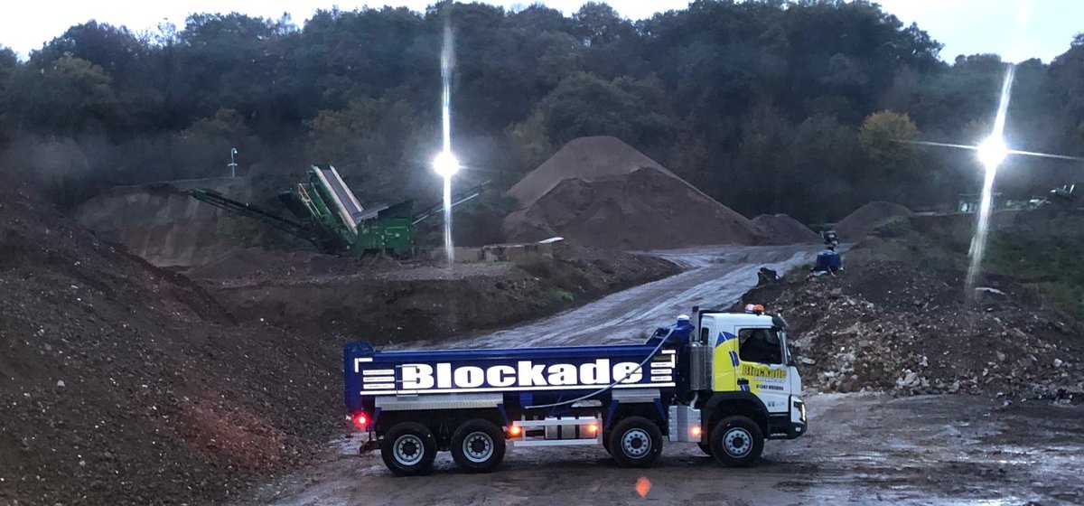 BlockadeServic1's tweet photo. 2 x new Volvo FMX tippers on the road this morning with our new reflective sign writing. #blockade #volvo #tippers https://t.co/3NjD5OufAk