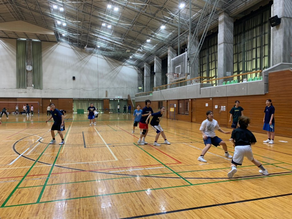 BUGBBC's tweet photo. 本日は、入替戦前最後の練習でした😭
練習の終わりに、2年生が3.4年生に向けてモチベーションビデオをくれました🔥🔥🔥

入替戦は、11/3(日) 13:00トスアップ
vs千葉大学　@千葉大学　西千葉キャンパスです！

応援よろしくお願いします！🎌 https://t.co/vK6aFNROpP