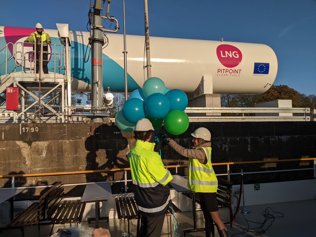 Yesterday we had the official opening of the first LNG bunker station for IWT in Germany (Niehler Hafen, Köln)! Realised in our CEF project 'Breakthrough LNG deployment in Inland Waterway Transport'
#CEFTransport #LNG #InlandShipping #CleanAir #AlternativeFuels #INEA #PitPoint