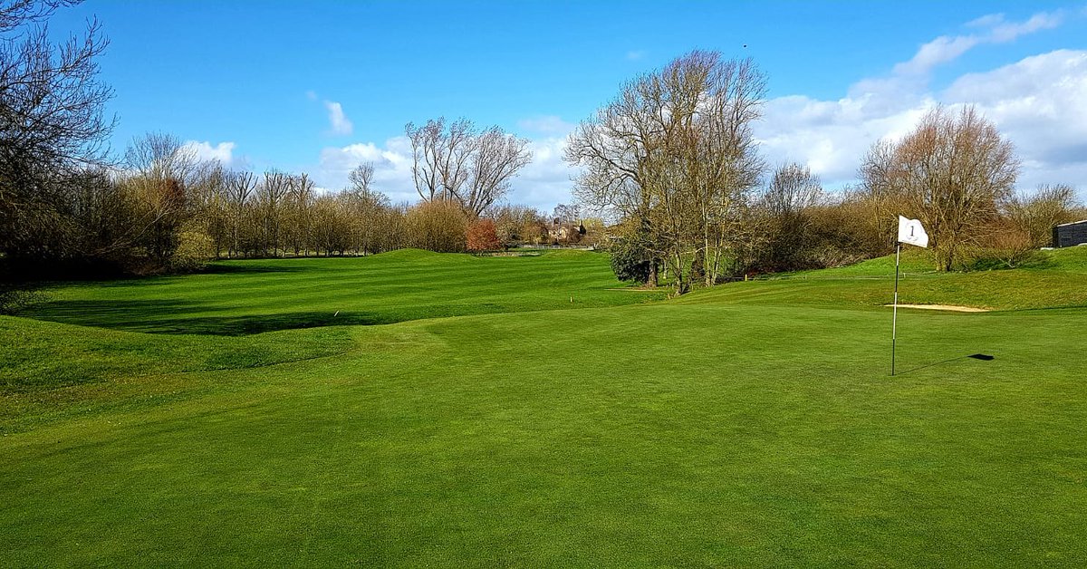 MeridianGC's tweet image. Book your weekend golf ⛳ online at cmgc.co.uk or call us on 01223 264700 #weekend #golf

@golfsouthnews @generation_golf @WomenandGolfMag @wabgamble @CambsEdition @hardwickhap @CombertonNews
