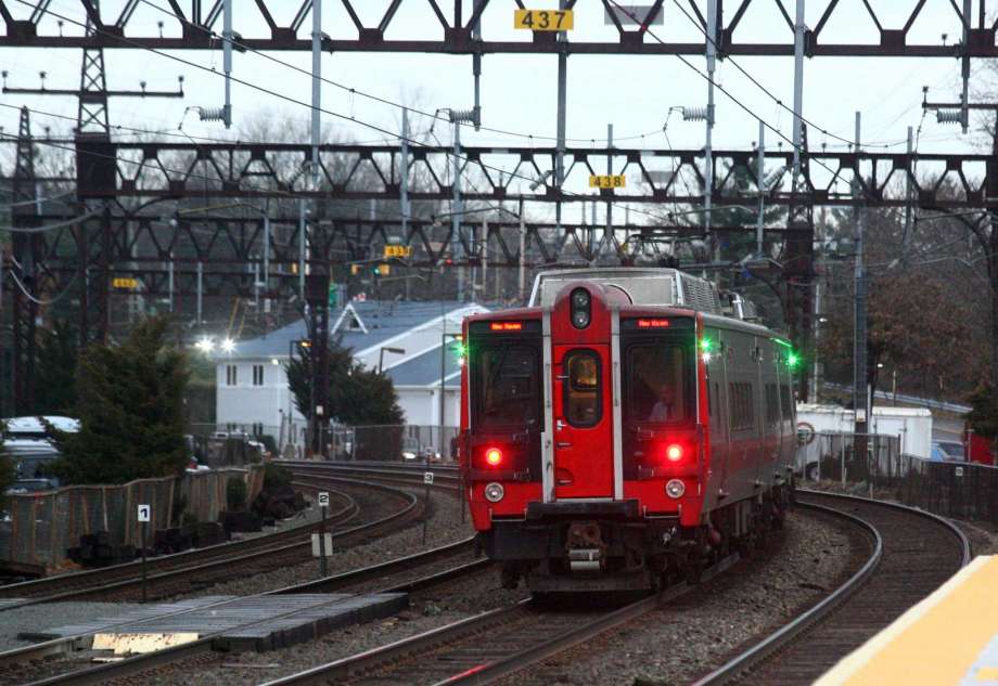 JDShay's tweet photo. #MetroNorth service suspended btwn New Haven and Westport; downed trees, wire damage.
https://t.co/hmbNL0cVKj https://t.co/iV9xMy7WMC