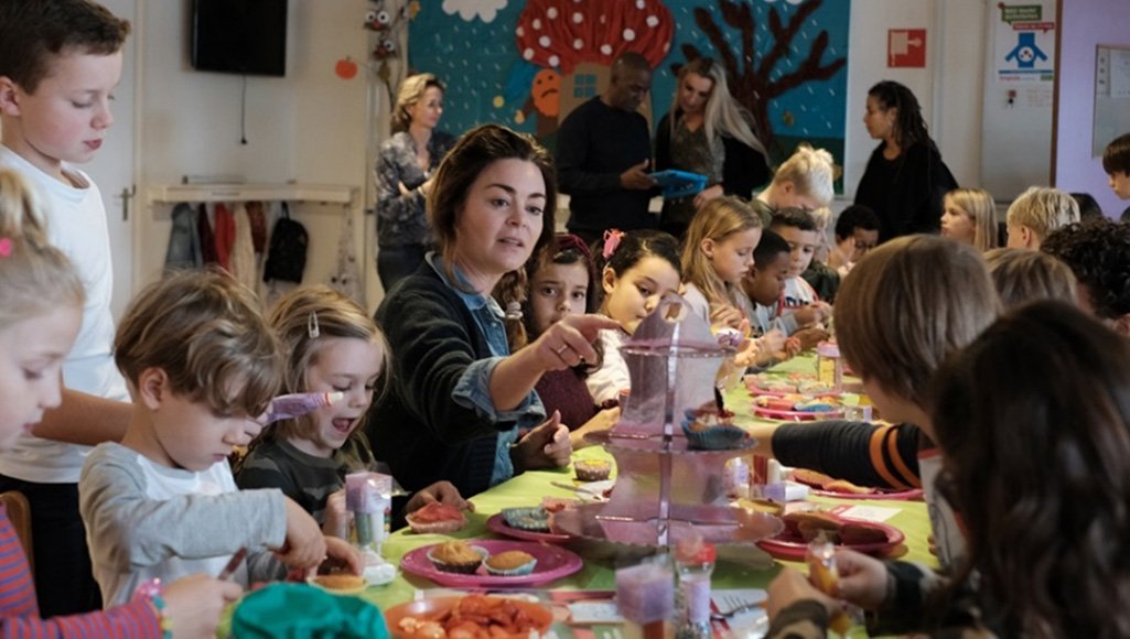 Op donderdag 24 oktober deden 10.000 kinderen van 500 BSO’s mee aan de landelijke Aan de Bakdag. Dit jaar wordt daarmee ruim 25.000 euro opgehaald voor de kinderen uit het Keniaanse SOS kinderdorp Meru: bit.ly/333pmm4