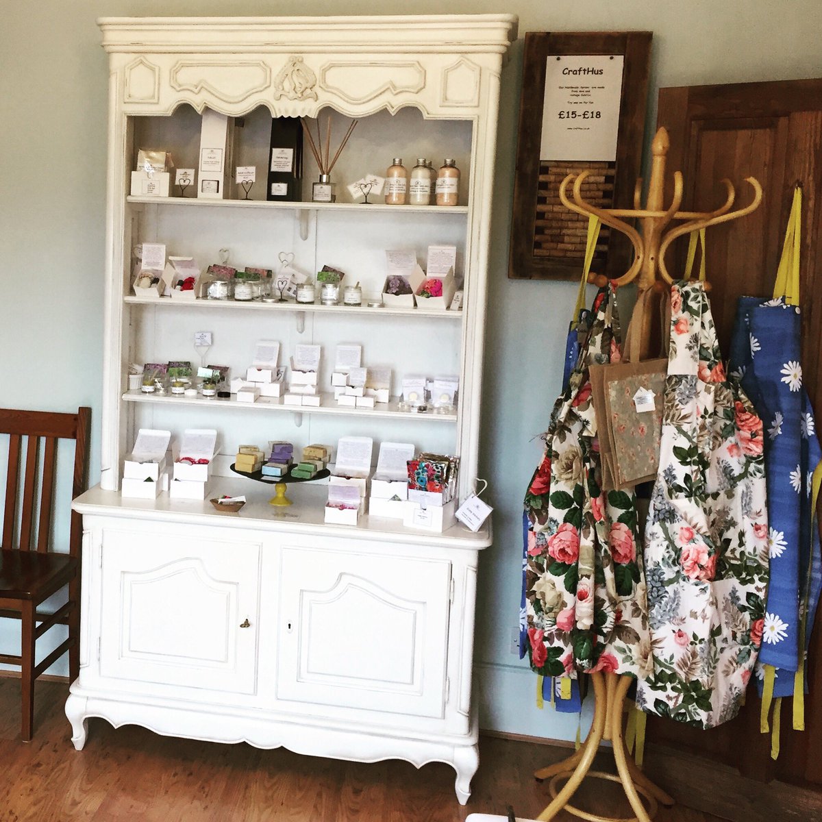 Wonderful and popular Trojan House regulars @chapmansaromatics and @crafthus3 are back for the Christmas Open House 🎄😊

<a href="/artistshouses/">Artists Open Houses</a> 

 #essentialoils #handmade #upcycledclothing #aprons #handmadesoap #naturalhandcream #perfectpresents #buylocal #aromatherapy #gorgeoussmell